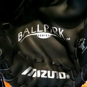 Mizuno Women's Right Hand Throw Glove